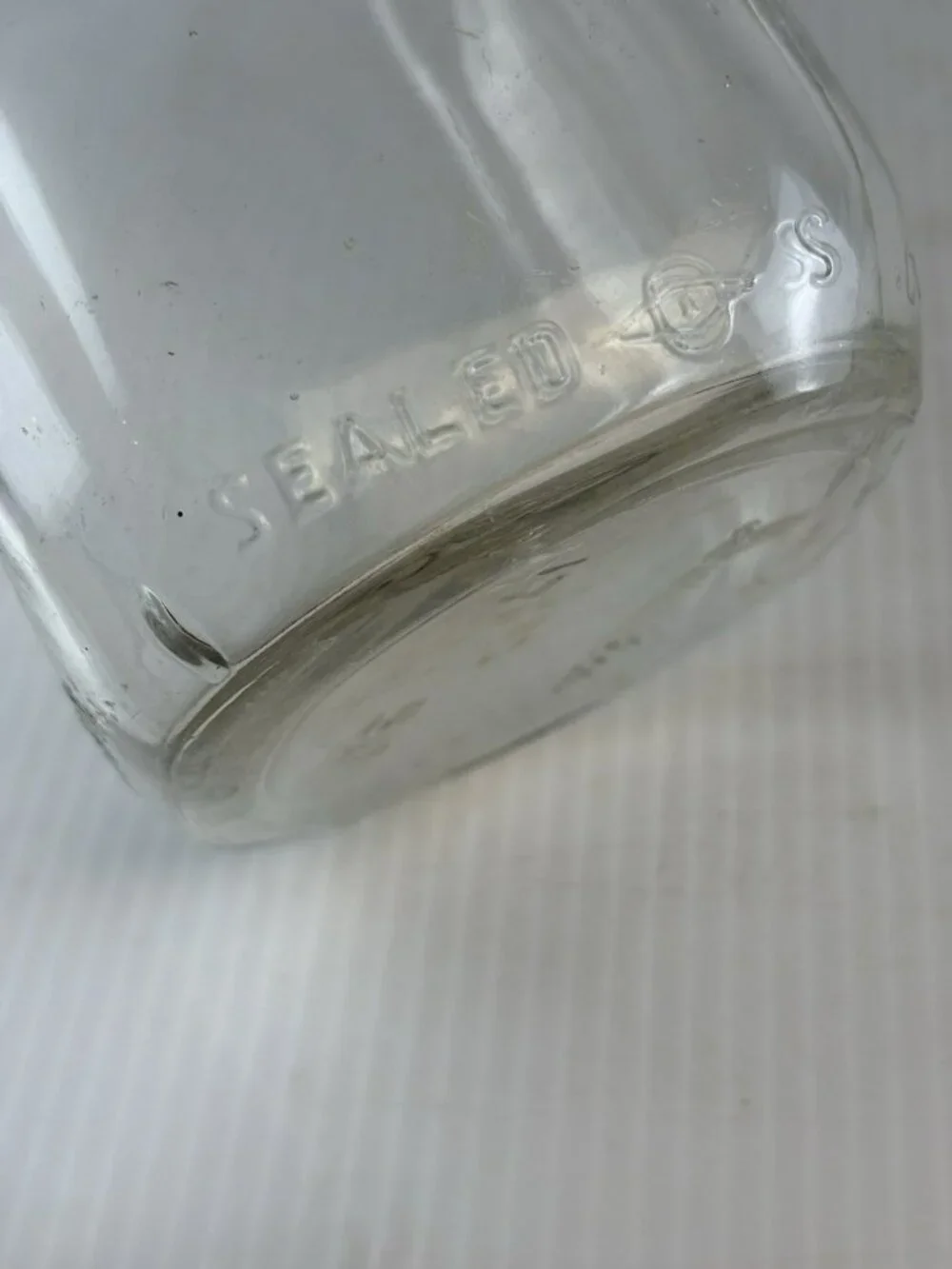 Vintage Shoulder Script Embossed Biltmore Dairy Farms Quart Bottle-Duraglas